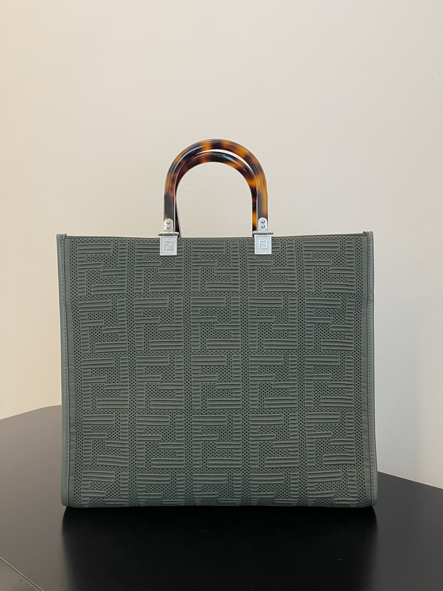 Fendi_Tote-36_17_31CM