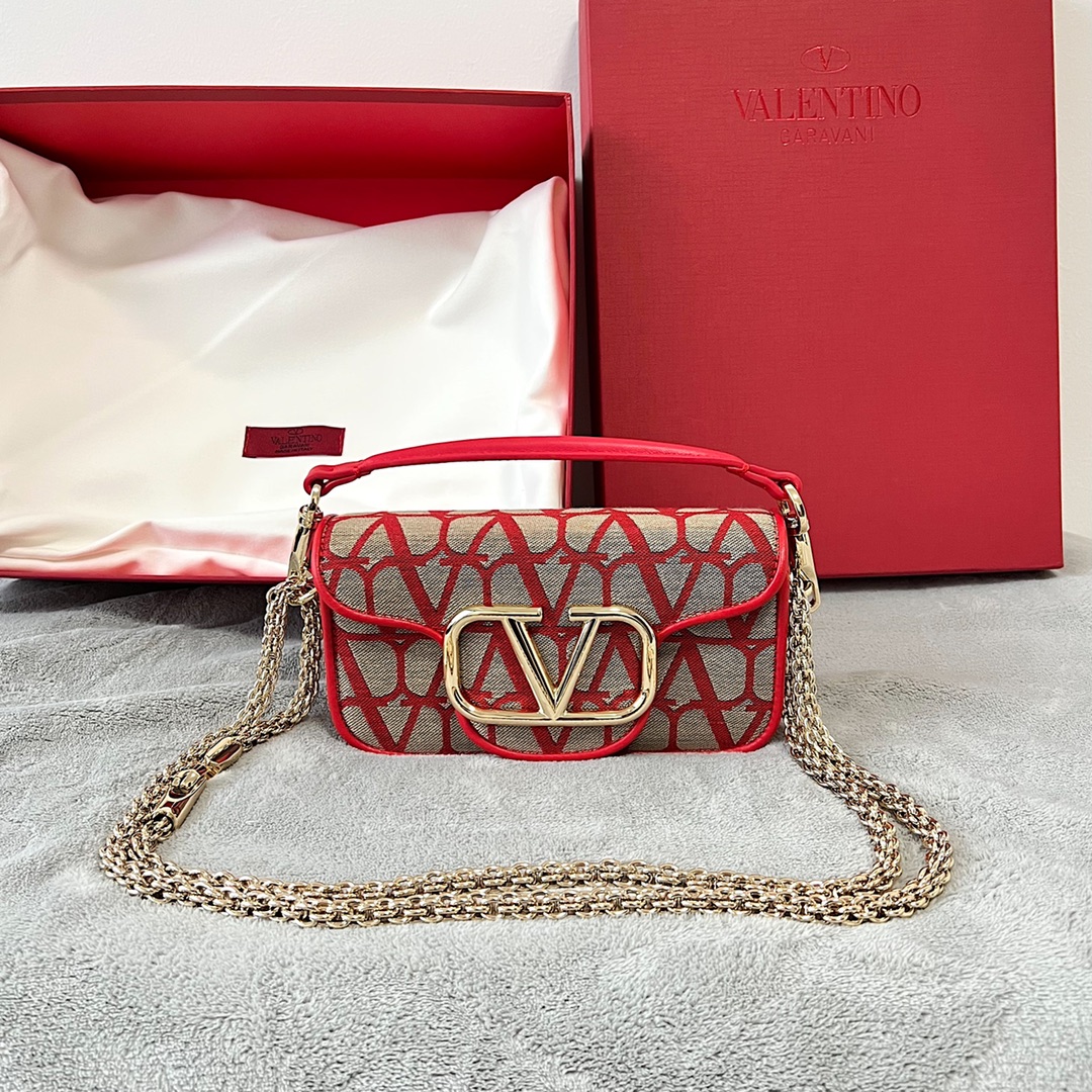 Valentino_Garavani_Mini_