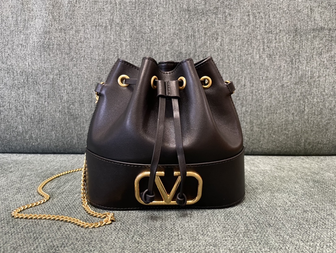 Valentin0_Bucket_Bag-20_