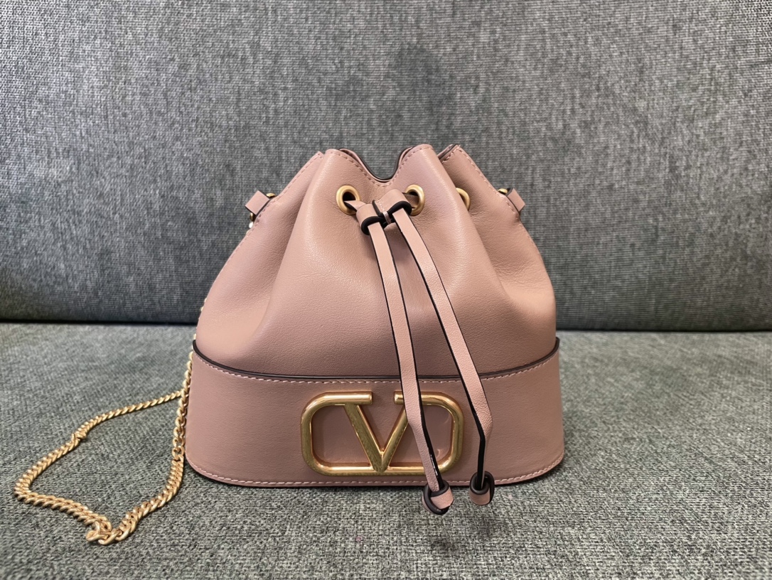 Valentin0_Bucket_Bag-20_