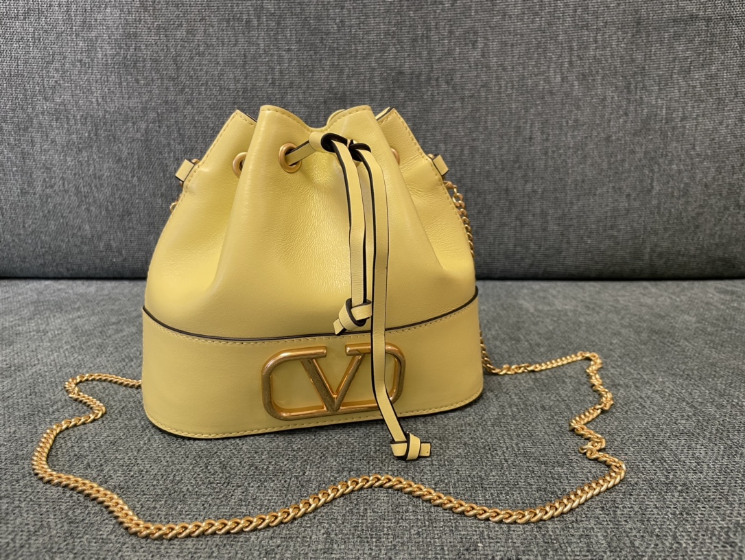 Valentin0_Bucket_Bag-20_