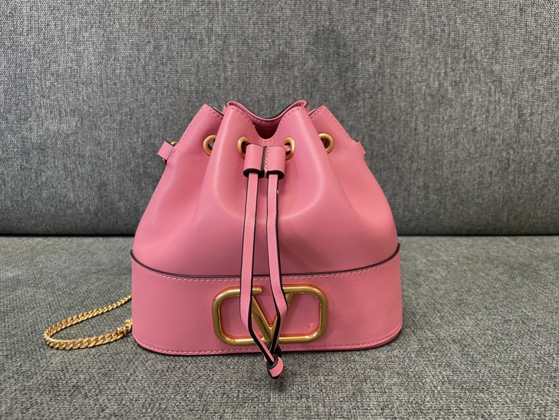 Valentin0_Bucket_Bag-20_
