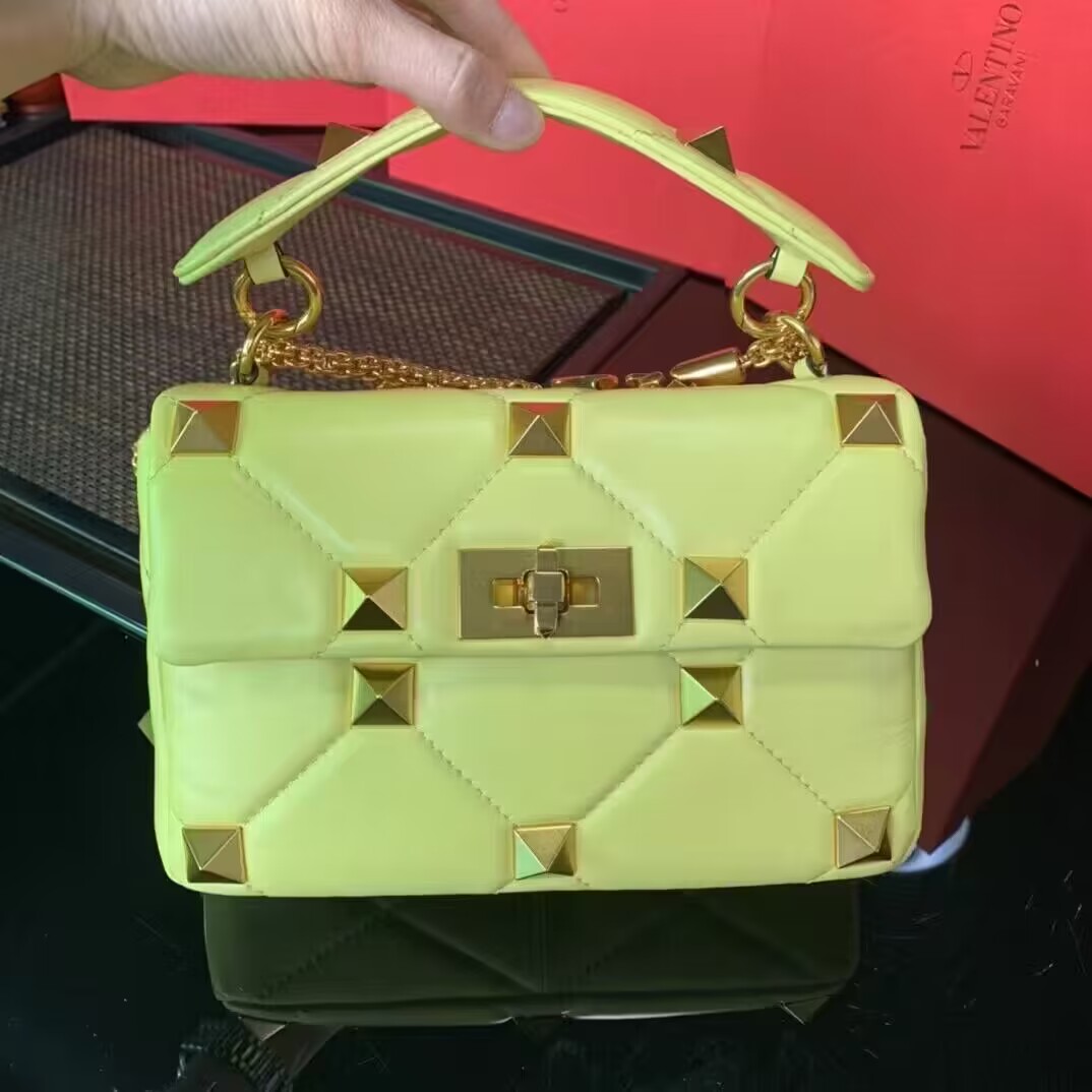 Valentin0_Garavani_Roman