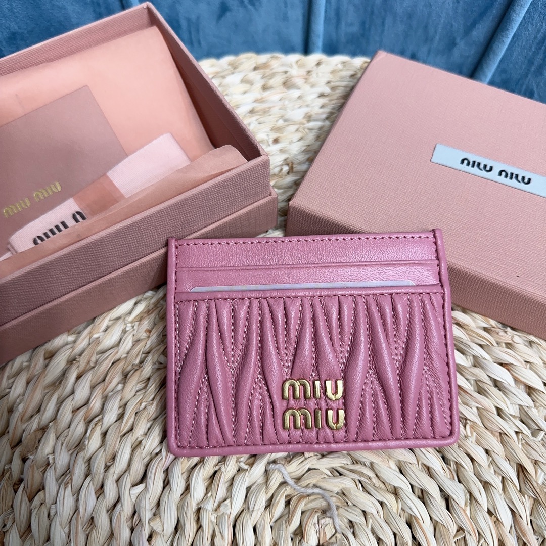 MiuMiu_Pocket_Wallet-8X1