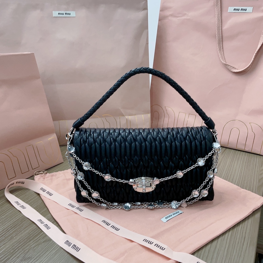 MiuMiu_Chain_Bag-22.5_4.