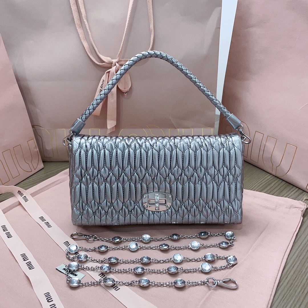 MiuMiu_Chain_Bag-22.5_4.